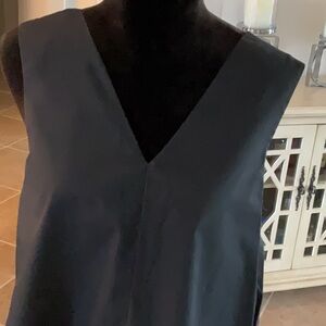 Piazza Sempione flared pleated back zip top, v neck, black, size 42, NWT